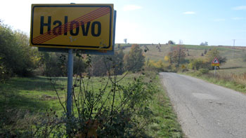 Village sign Halovo. (novala) Village sign Halovo. (novala)