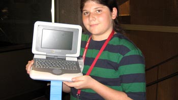 Roger presents the Classmate PC. (novala) Roger presents the Classmate PC. (novala)