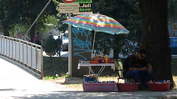 Street seller. (novala)